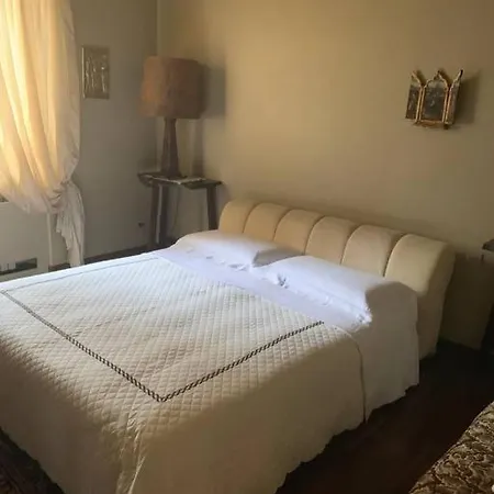 Suites Palazzo Garbarini Πάρμα