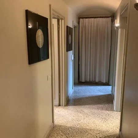 Suites Palazzo Garbarini Πάρμα